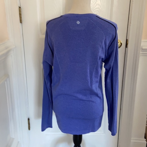 Lululemon athletic shirt - Picture 4 of 9